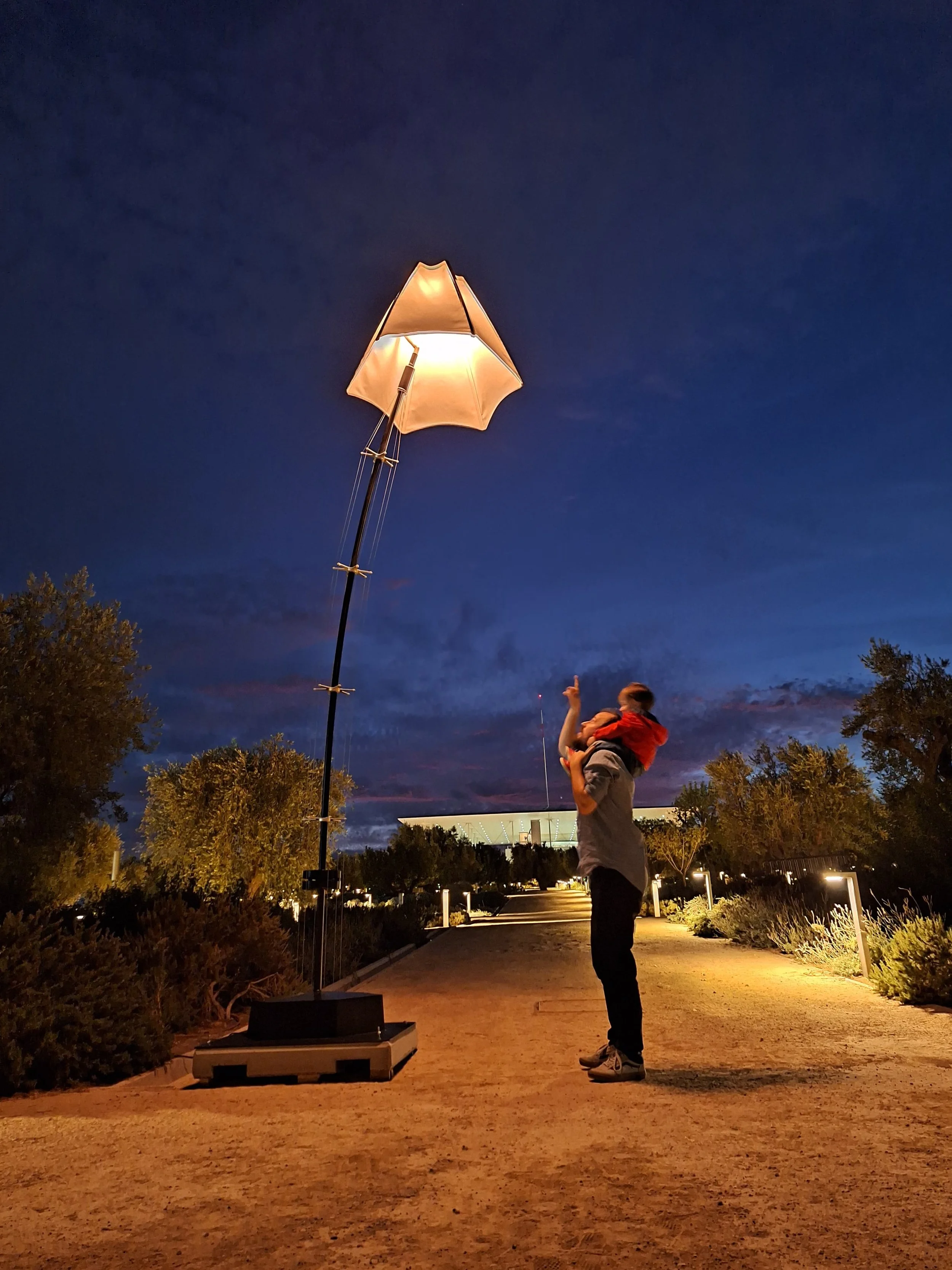 Bloomlight ilumina Atenas